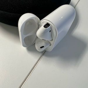 Airpods 2nd Generation Bluetooth Earbuds Earphone Headset & Charging Case